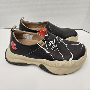 Uniqlo Black and Tan Women's Sneakers